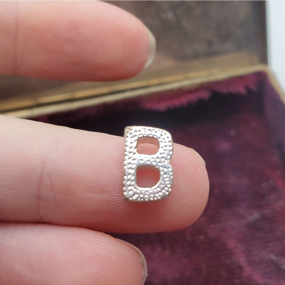 B INITIAL‎ CUETOMIZED CHARM